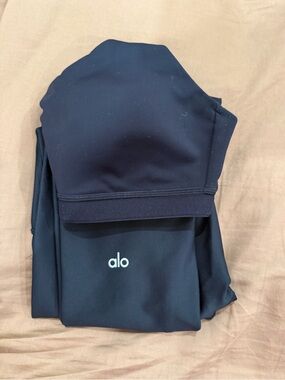 ALO Yoga Black Sports Bra and Leggings Set